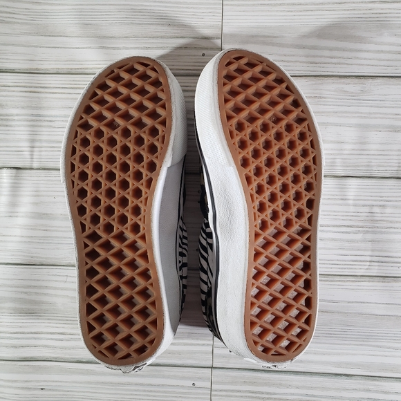 VANS Cheetah Print Slip-On Shoe - Picture 6 of 6